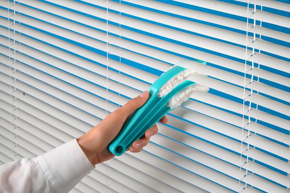 Blind Cleaning in Home