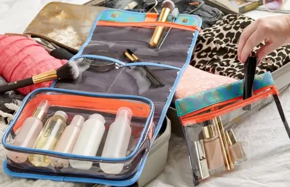 What Makeup Products To Pack When You Travel